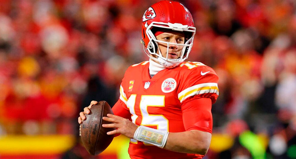 Patrick Mahomes se lleva premio MVP de la NFL; buscará romper maldición en el Super Bowl