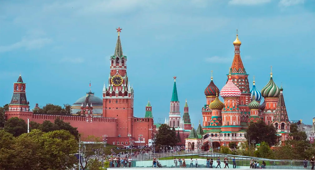 Mexicanos podrán recibir visas de 6 meses en Rusia al reservar un hotel, tras firma de decreto