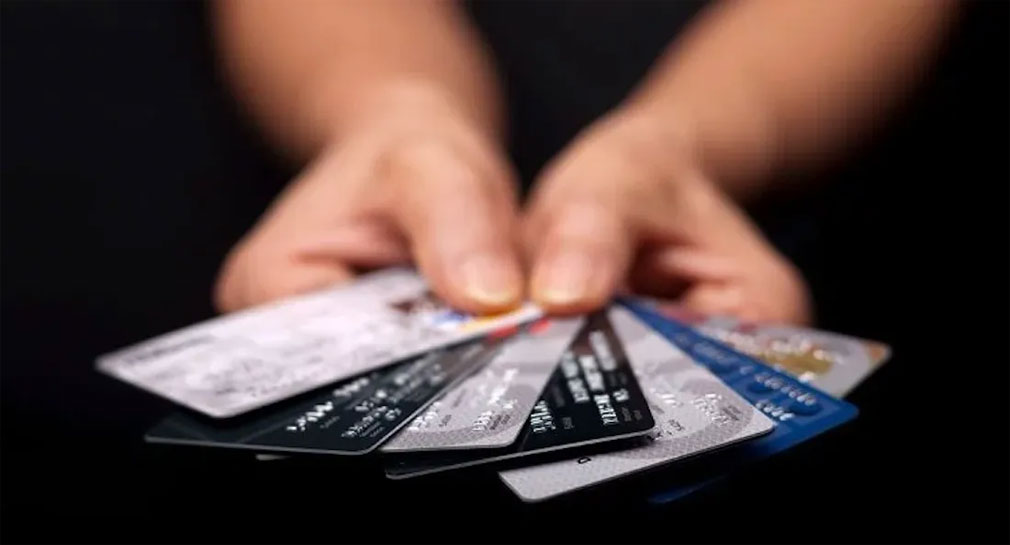 Transferencias de dinero reducen la mortalidad en mujeres, revela estudio