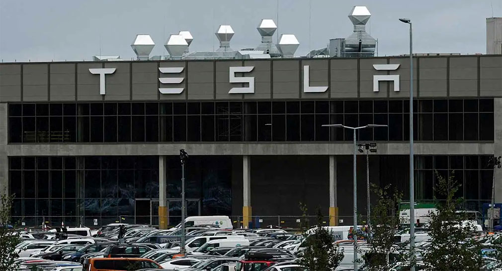 EEUU abre investigación a Tesla por autos con volantes desprendidos