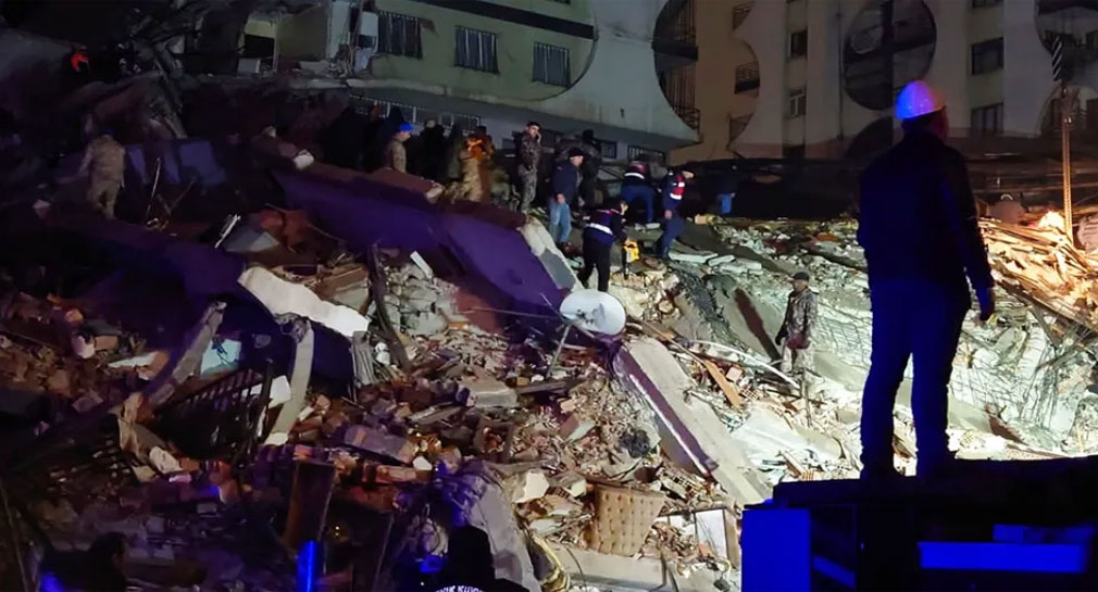 Suben a 2 mil 300 las muertes en Turquía y Siria por el terremoto