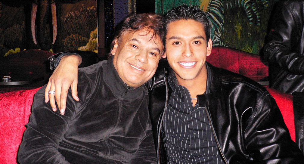 “Muy sospechoso”: Aparece otro testamento que incluye a los demás hijos de Juan Gabriel (VIDEO)