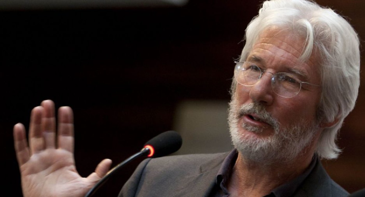 Hospitalizan por neumonía a Richard Gere en México