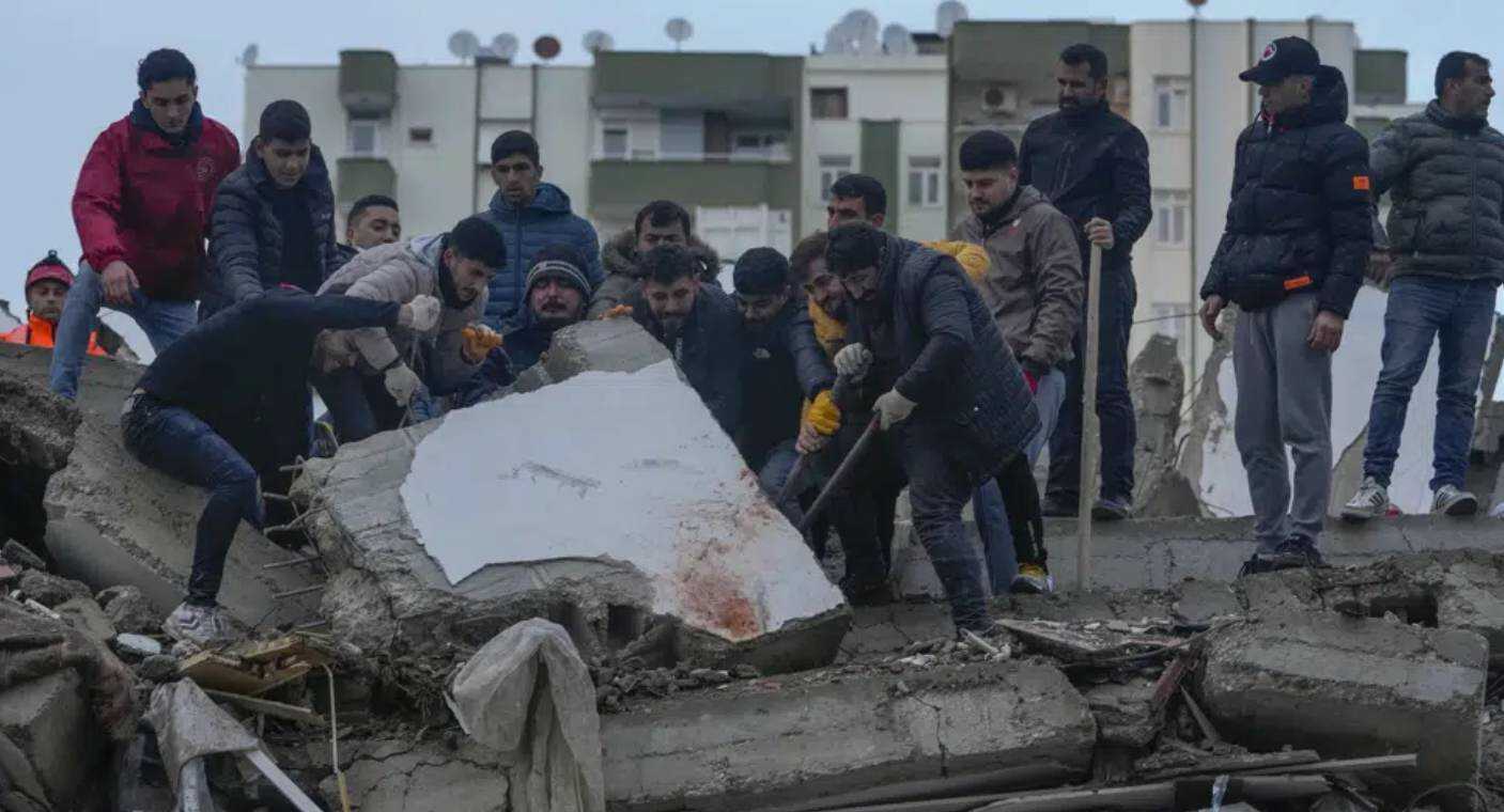 Localizan a 3 personas vivas en Turquía a una semana del sismo; prevén que muertes aumenten a 90 mil en los dos países