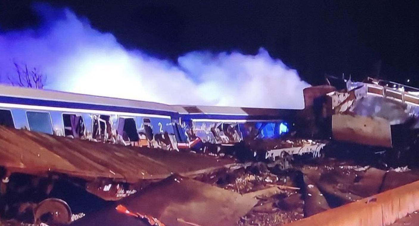 Reportan choque de trenes en Grecia; hay al menos 26 muertos y 85 heridos (VIDEO)