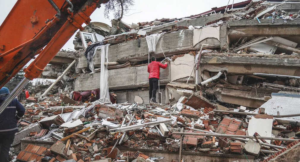 Vive Turquía y Siria ambiente apocalíptico, más de 20 mil muertes y 6 mil 500 edificios caídos: periodista