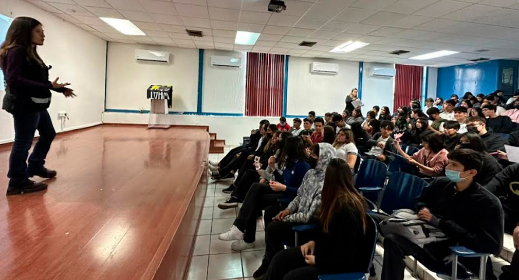 Brindan pláticas sobre prevención de adicciones y protocolos de actuación a comunidad escolar del CBTIS 132, en Hermosillo