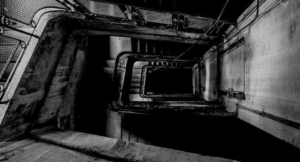 Inquilina mata a su vecina por cobrarle 8 meses de agua en edificio de Madrid