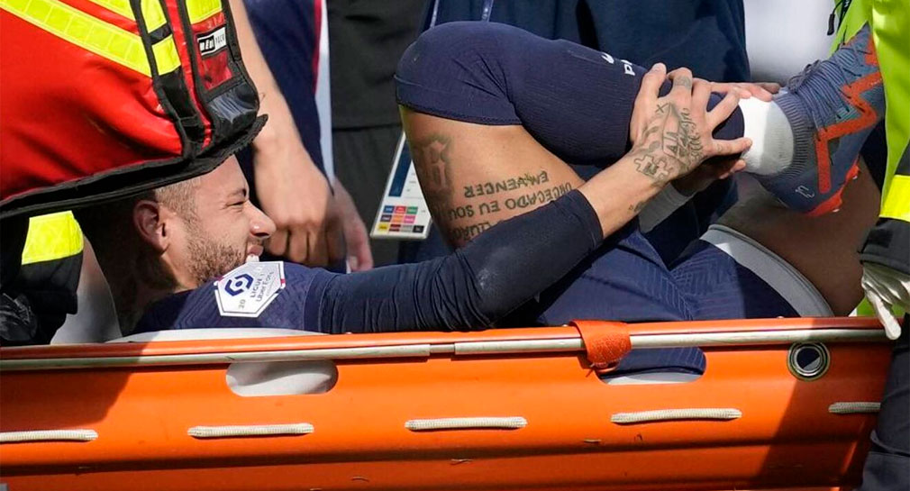 Neymar será operado de ligamentos del tobillo derecho y se perderá el resto de la temporada
