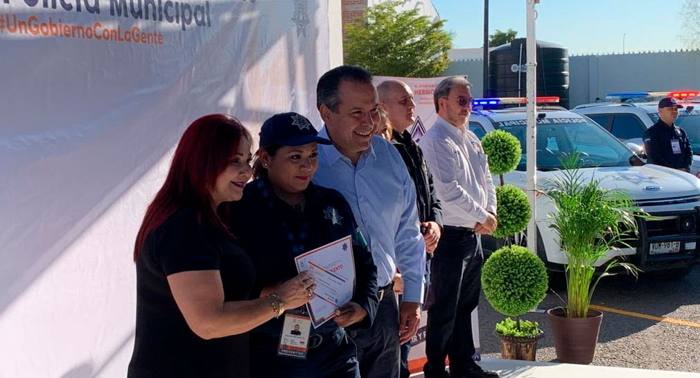 Entregan estímulos a 230 policías de Hermosillo por su desempeño y cuidado de patrullas
