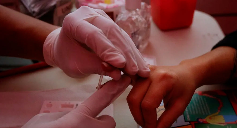 FDA facilita que más personas de la comunidad LGBT donen sangre con nuevas normas basadas en el riesgo