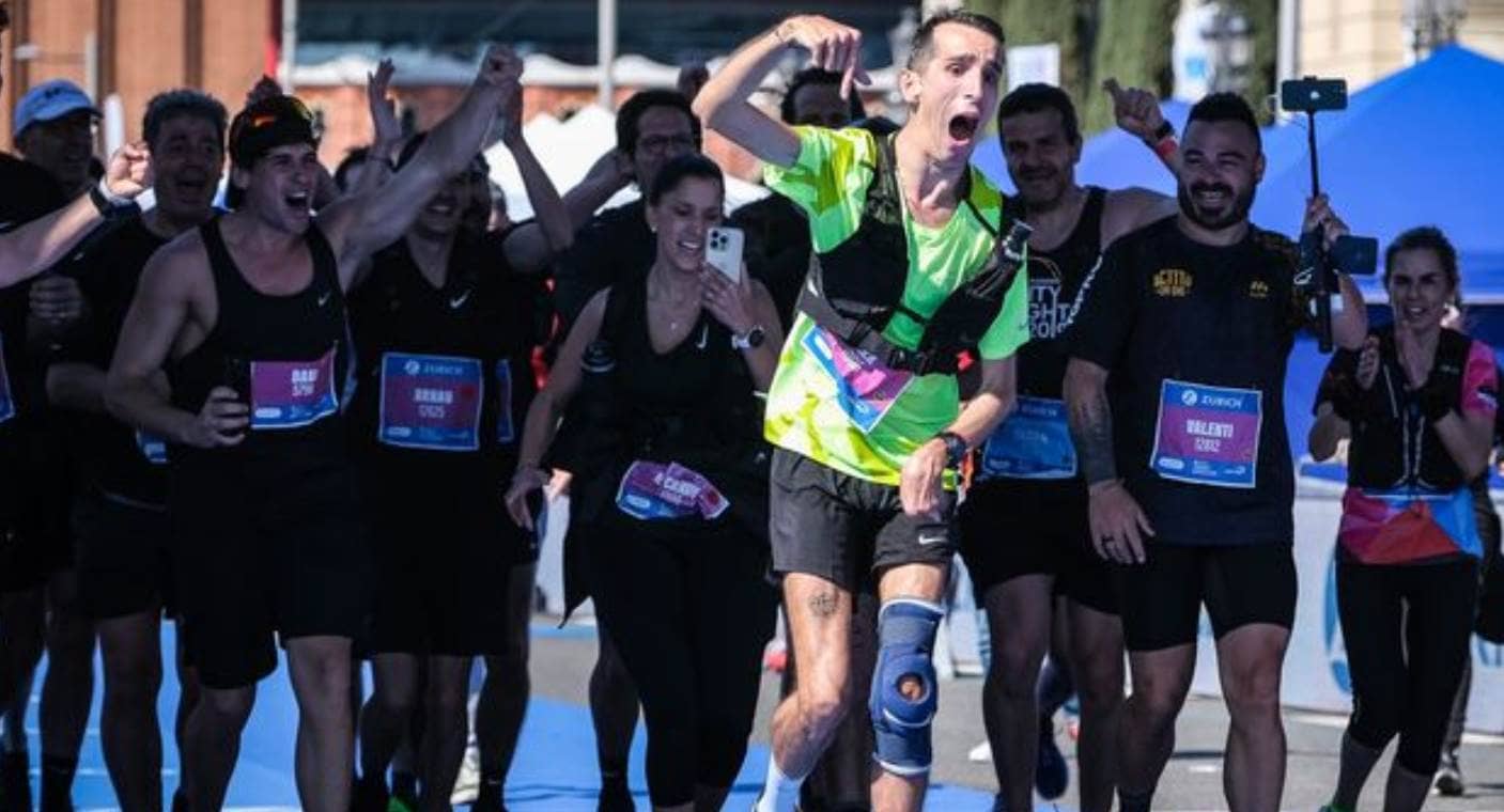 Con un 76% de discapacidad física, Álex Roca hace historia al terminar el maratón de Barcelona (VIDEO)