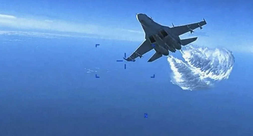 EEUU revela video de avión ruso afectando uno de sus drones sobre el Mar Negro, península ucraniana de Crimea (VIDEO)