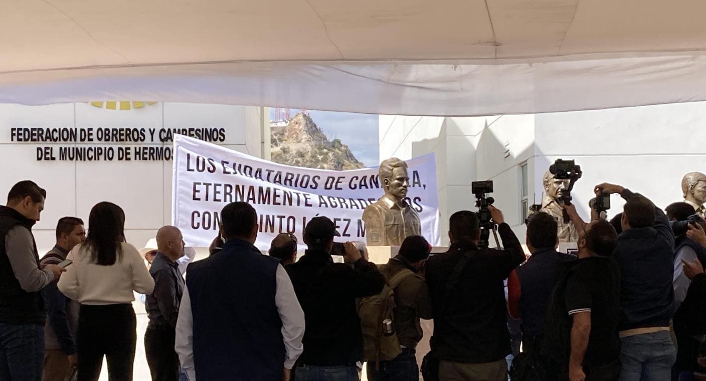 Alfonso Durazo devela busto en honor a Jacinto López, exlíder sindical de la CTM en Sonora