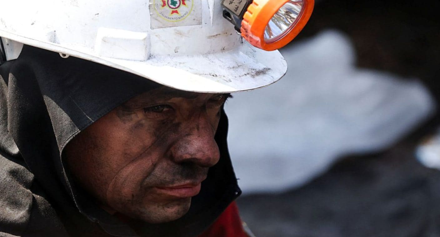 Suben a 21 los muertos por explosión en mina en Colombia