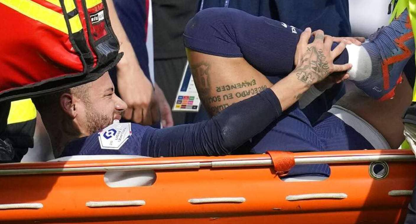 Neymar es operado con éxito de la rodilla y tobillo; se perderá el resto de la temporada