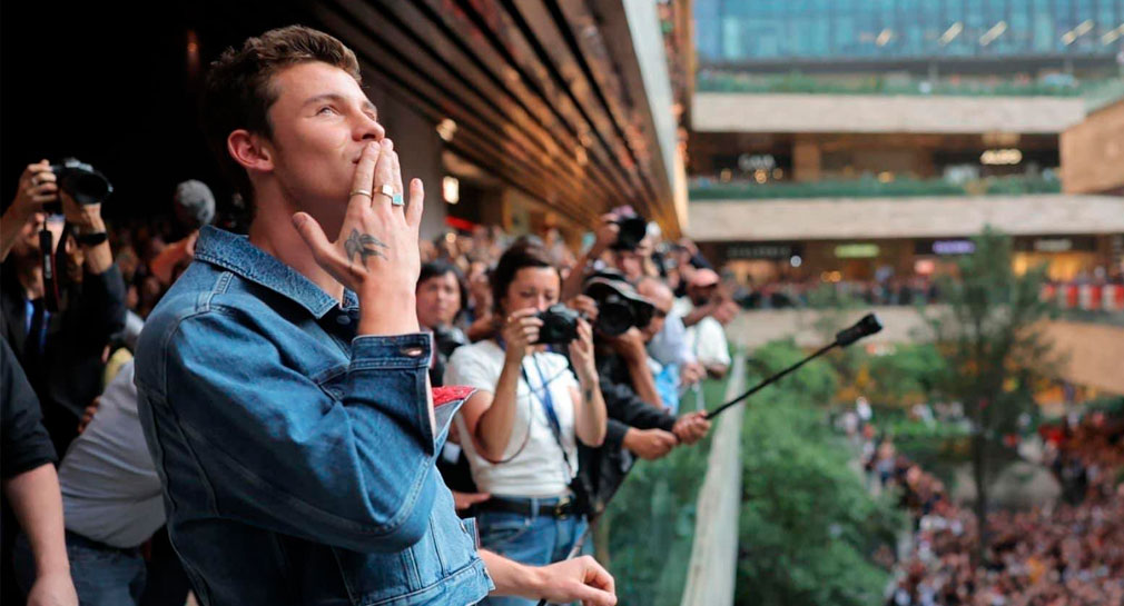 Shawn Mendes visita México y atiende a cientos de fans en centro comercial (GALERÍA)