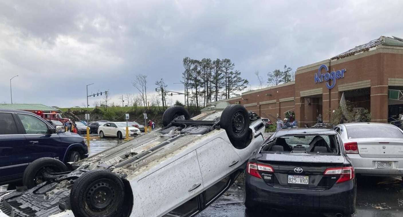 2 tornados en Arkansas deja más de 20 heridos, daños en viviendas y miles de hogares sin electricidad