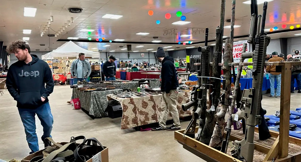 Gobernador de Washington firma ley para prohibir venta de armas de asalto