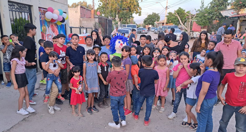 Celebra ‘La Chacalita’ Día del Niño con 400 tamales y concurso de peinados locos para pequeños de varias colonias, en Hermosillo