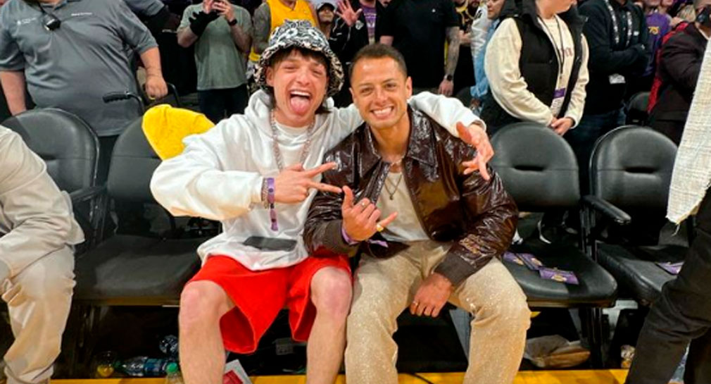 Chicharito festeja junto a Peso Pluma victoria de Lakers sobre Grizzlies en Playoffs de NBA