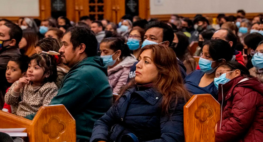 Baja porcentaje de católicos entre latinos en EEUU de 67 a 43% en 2022: Informe