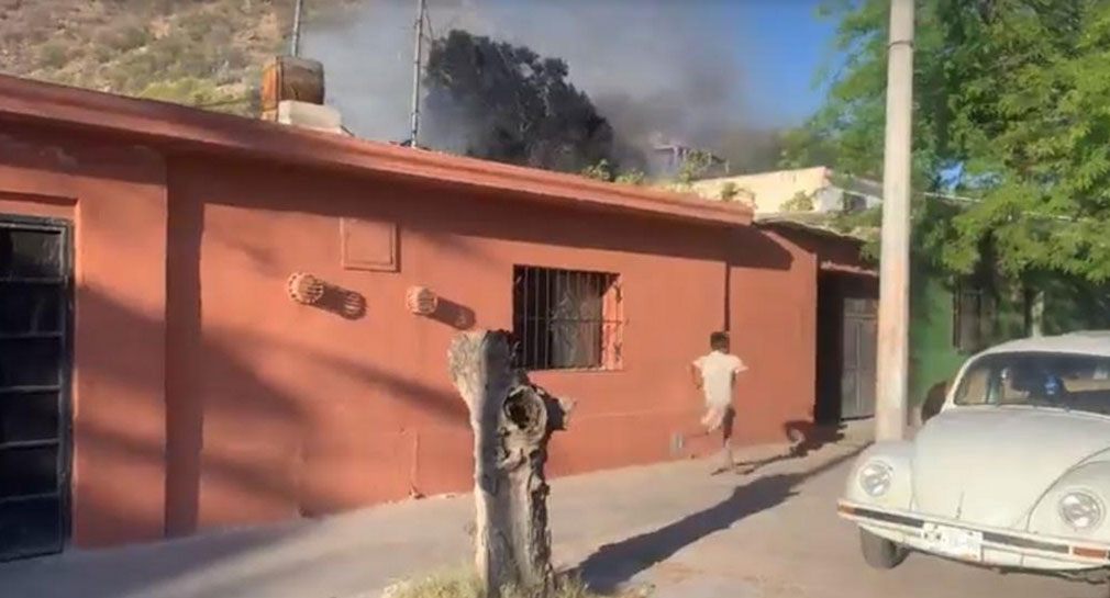 Incendian predio abandonado en colonia El Mariachi, en Hermosillo; había basura en el área