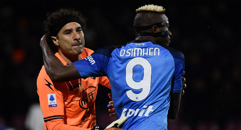 ‘Memo’ Ochoa y Salernitana frustran campeonato del ‘Chucky’ y Napoli al empatar a 1 en Serie A