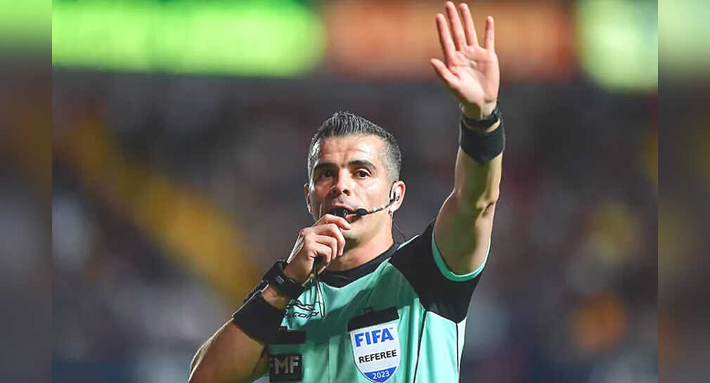 Fernando Hernández, árbitro, podría recibir hasta 15 partidos de suspensión por rodillazo a jugador de León (VIDEO)