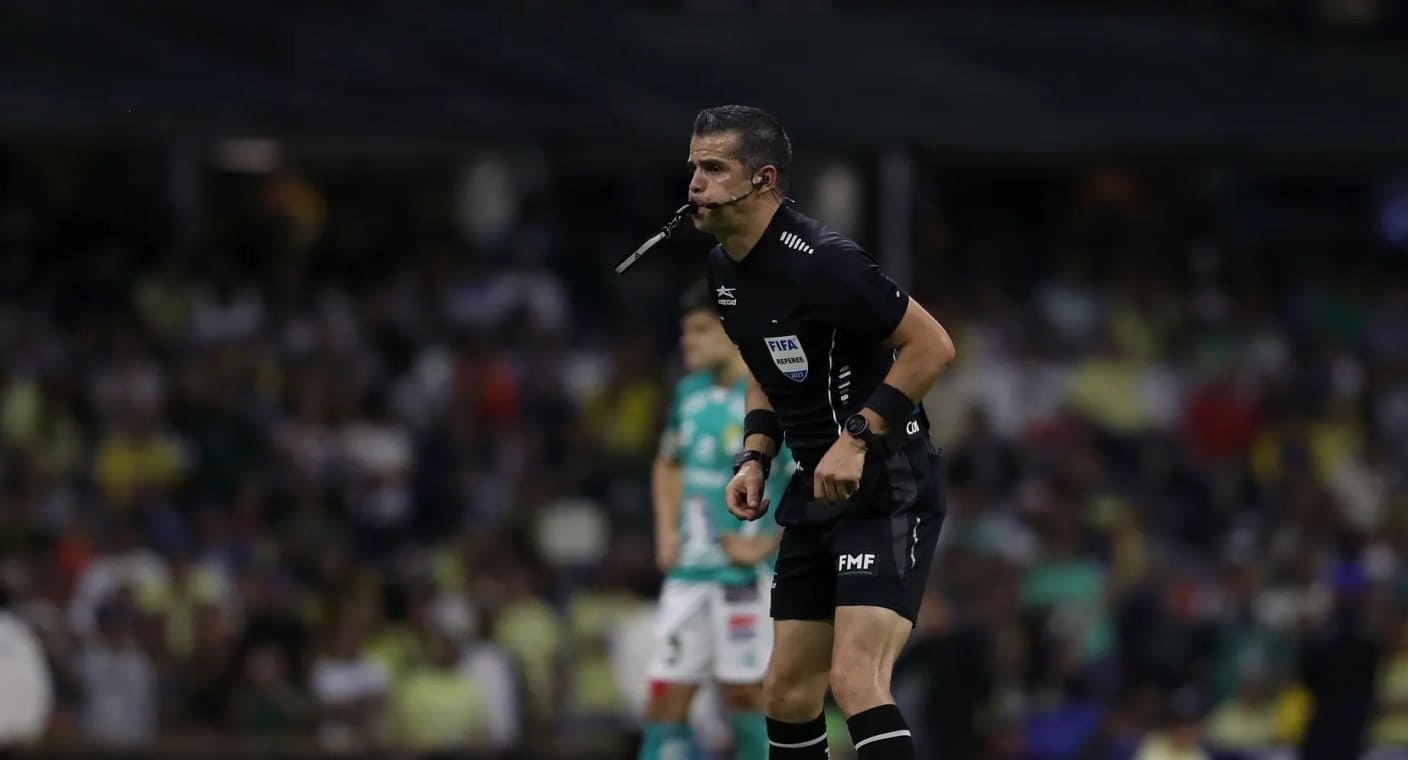 Árbitro Fernando Hernández es suspendido por 12 partidos tras agresión a jugador