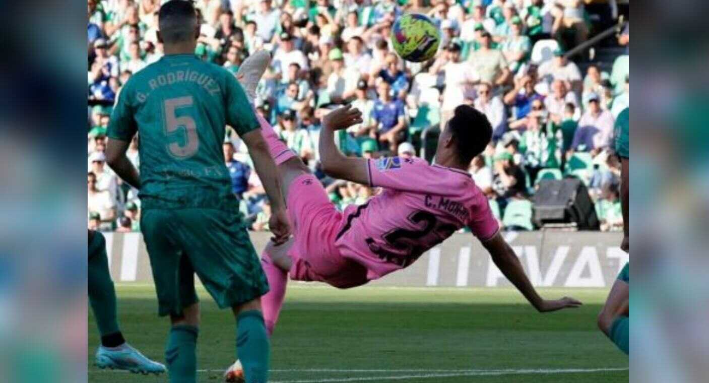 El hermosillense César Montes anota gol de ‘chilena’ ante el Betis de Andrés Guardado (VIDEO)