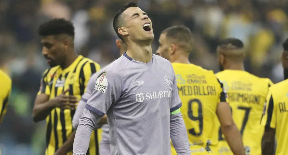Sauditas piden deportación de Cristiano Ronaldo por agarrarse los genitales ante el público