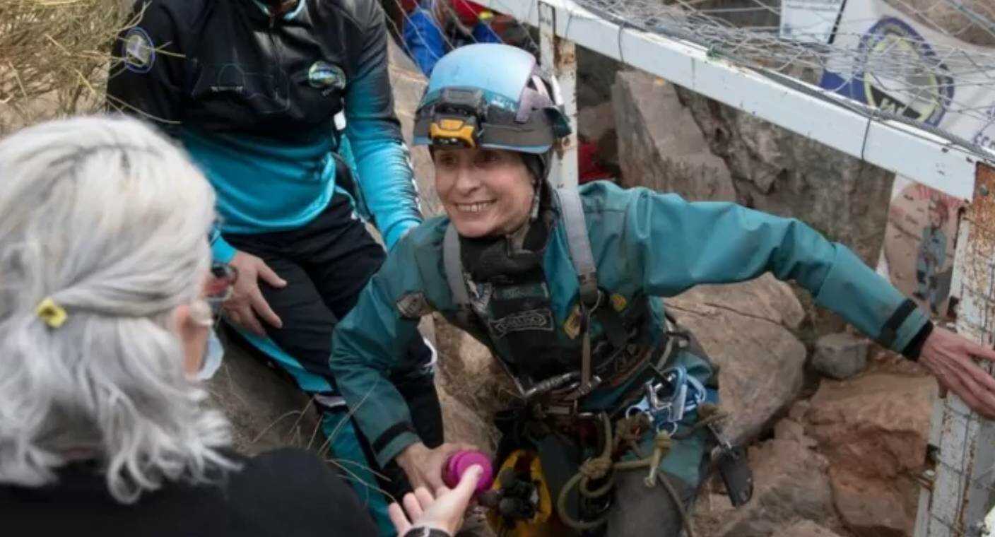 Tras 500 días atrapada, deportista española logra salir de una cueva aislada