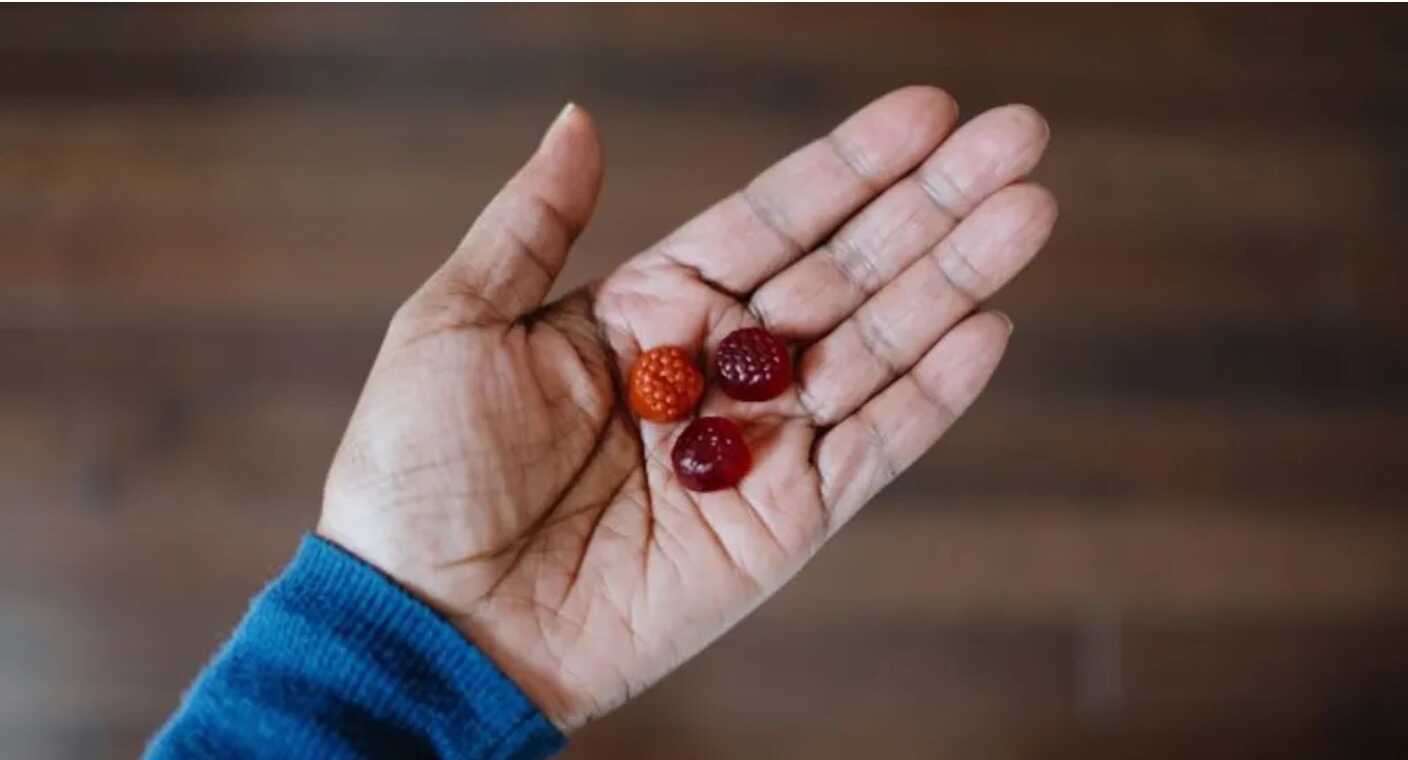 Hallan dosis potencialmente peligrosas de melatonina y CBD en gomitas para dormir