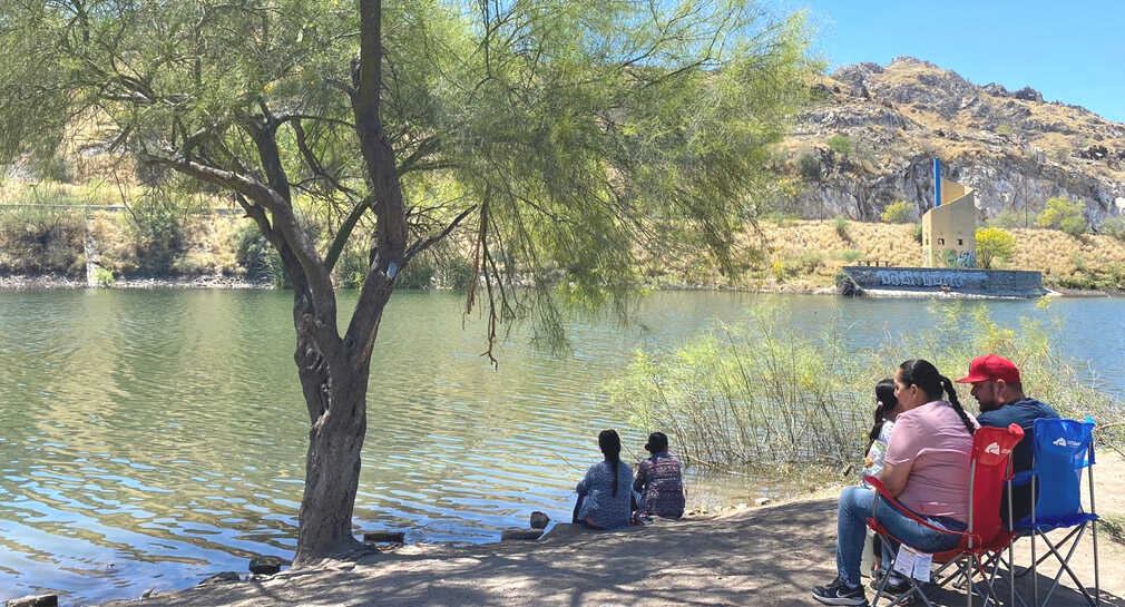Decenas de familias visitan el humedal de La Sauceda este Viernes Santo en Hermosillo (VIDEO)