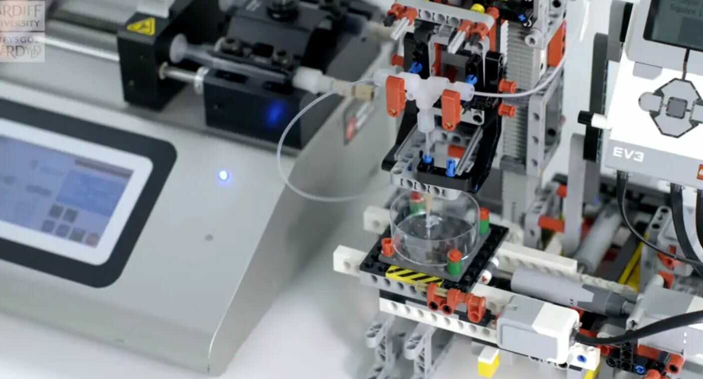 Crean máquina de Lego que imprime piel humana