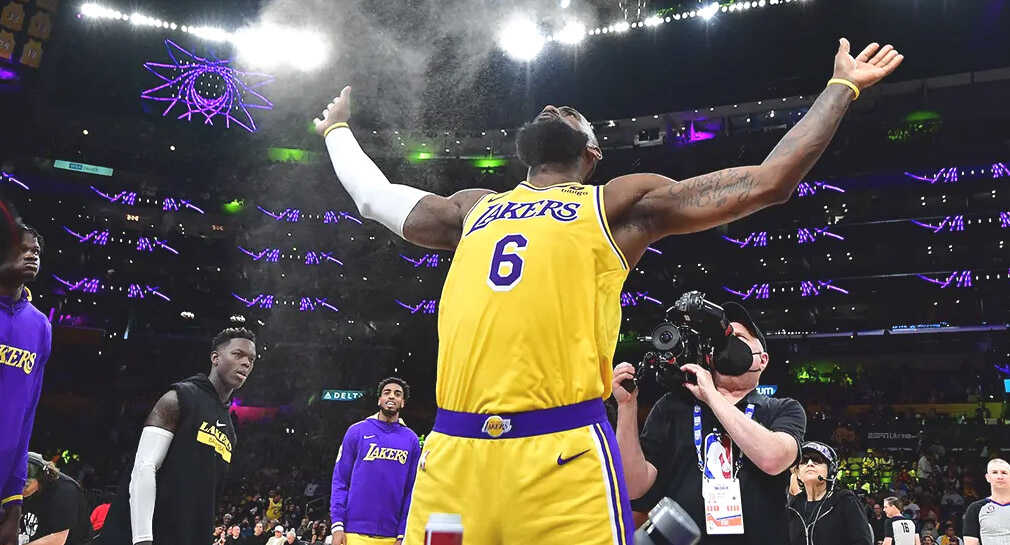 LeBron y Lakers vencen a Timberwolves y regresan a playoffs de la NBA