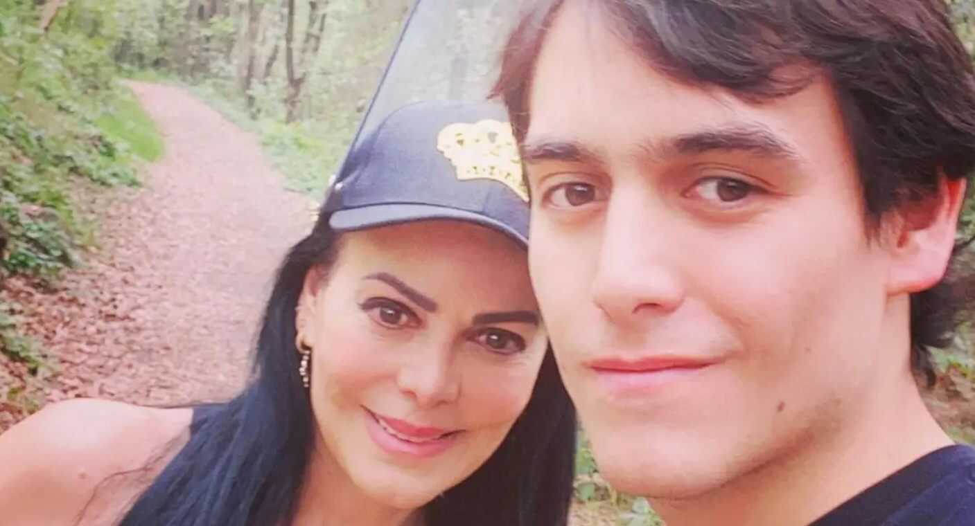 Maribel Guardia enseña la urna de Julián Figueroa (VIDEO)