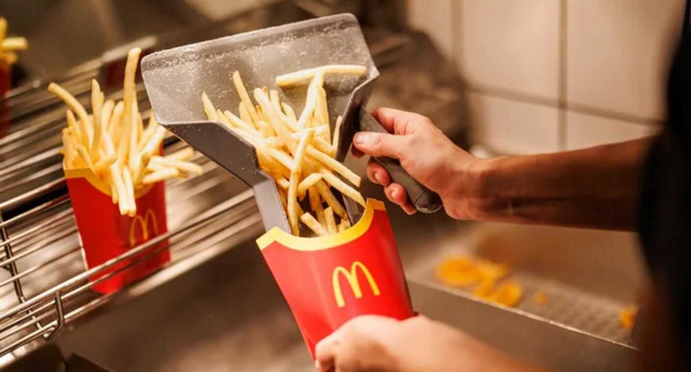 Multan a McDonald’s tras hallar a niños trabajando hasta las 2 am en franquicias de EEUU