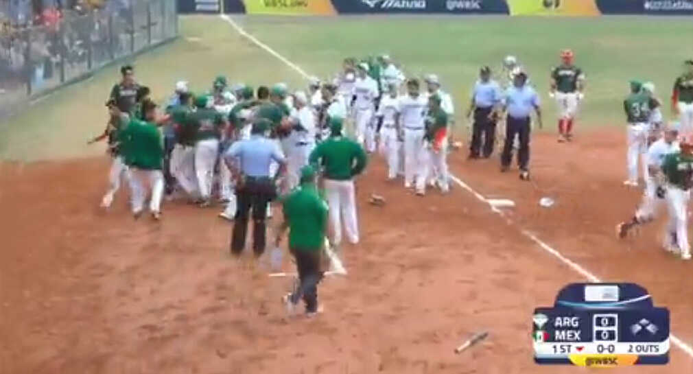 México y Argentina protagonizan batalla campal en el Mundial Sub 23 de sóftbol en Paraná (VIDEO)