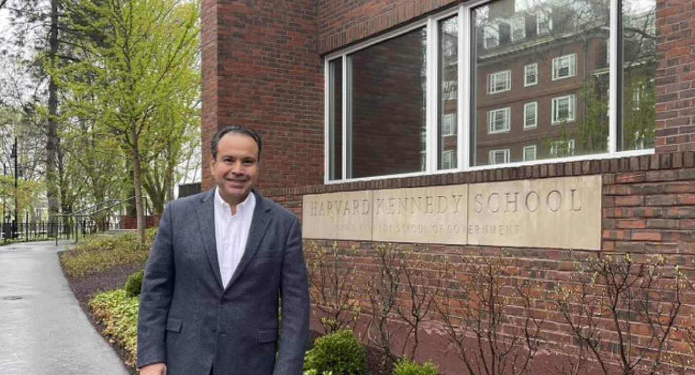Antonio Astiazarán participa en panel de Harvard sobre programas de energía solar en Hermosillo