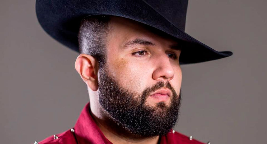 Un disco hecho con músicos y productores de Hermosillo, Carin León lanza Colmillo de leche este 18 de mayo