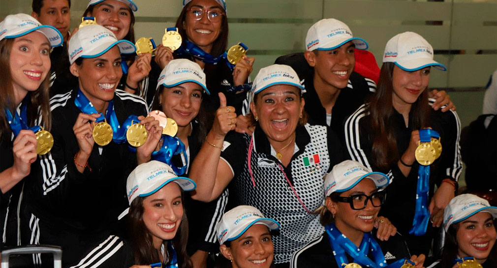 “Da tristeza, porque dinero hay”: Equipo de nado sincronizado lamenta falta de apoyo del Gobierno a su regreso a México