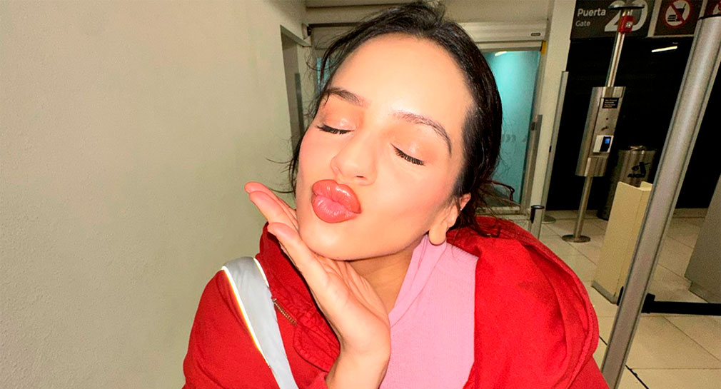 “Te amo mucho”: Rosalía se despide de México tras ofrecer concierto en el Zócalo