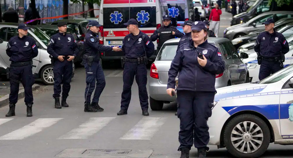 Menor de 13 años asesina a ocho compañeros y un adulto en escuela de Serbia