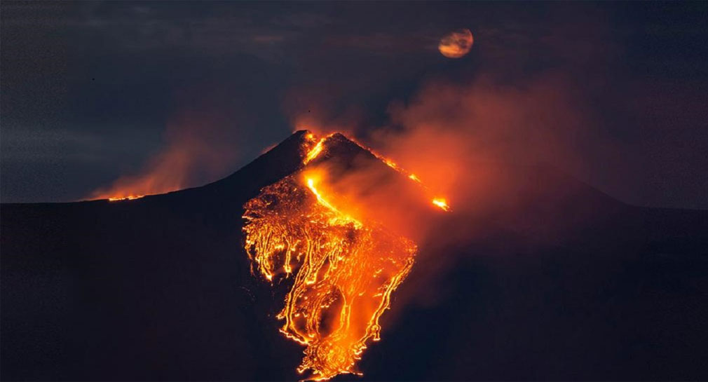 Suspenden vuelos en Europa ante erupción del monte Etna, volcán más activo del continente