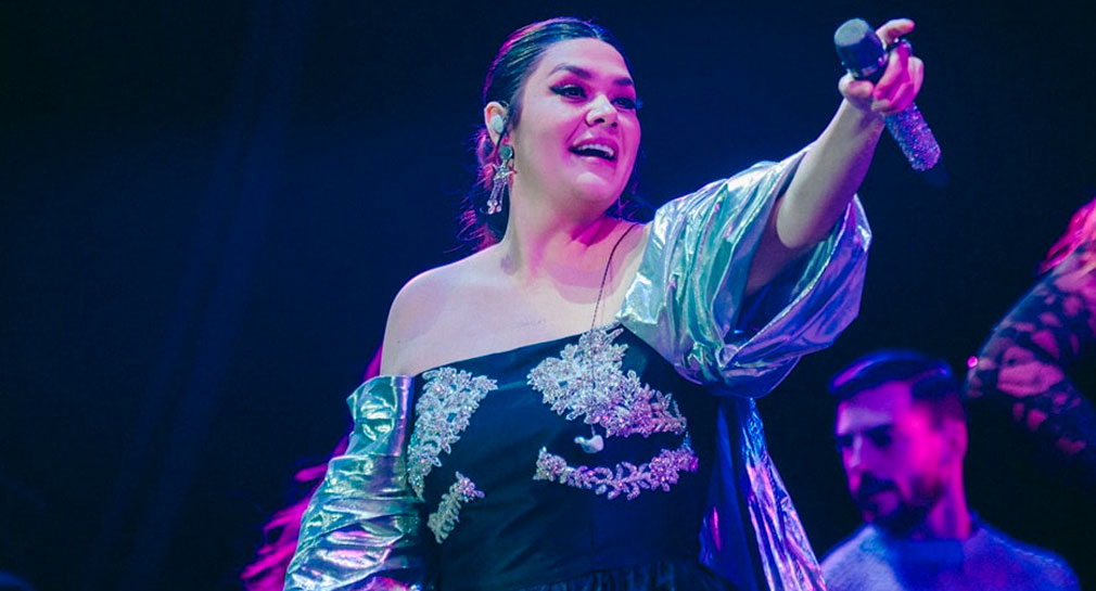 Yuridia celebra firma de su nuevo contrato con disquera Sony Music, lanzará 3 discos más