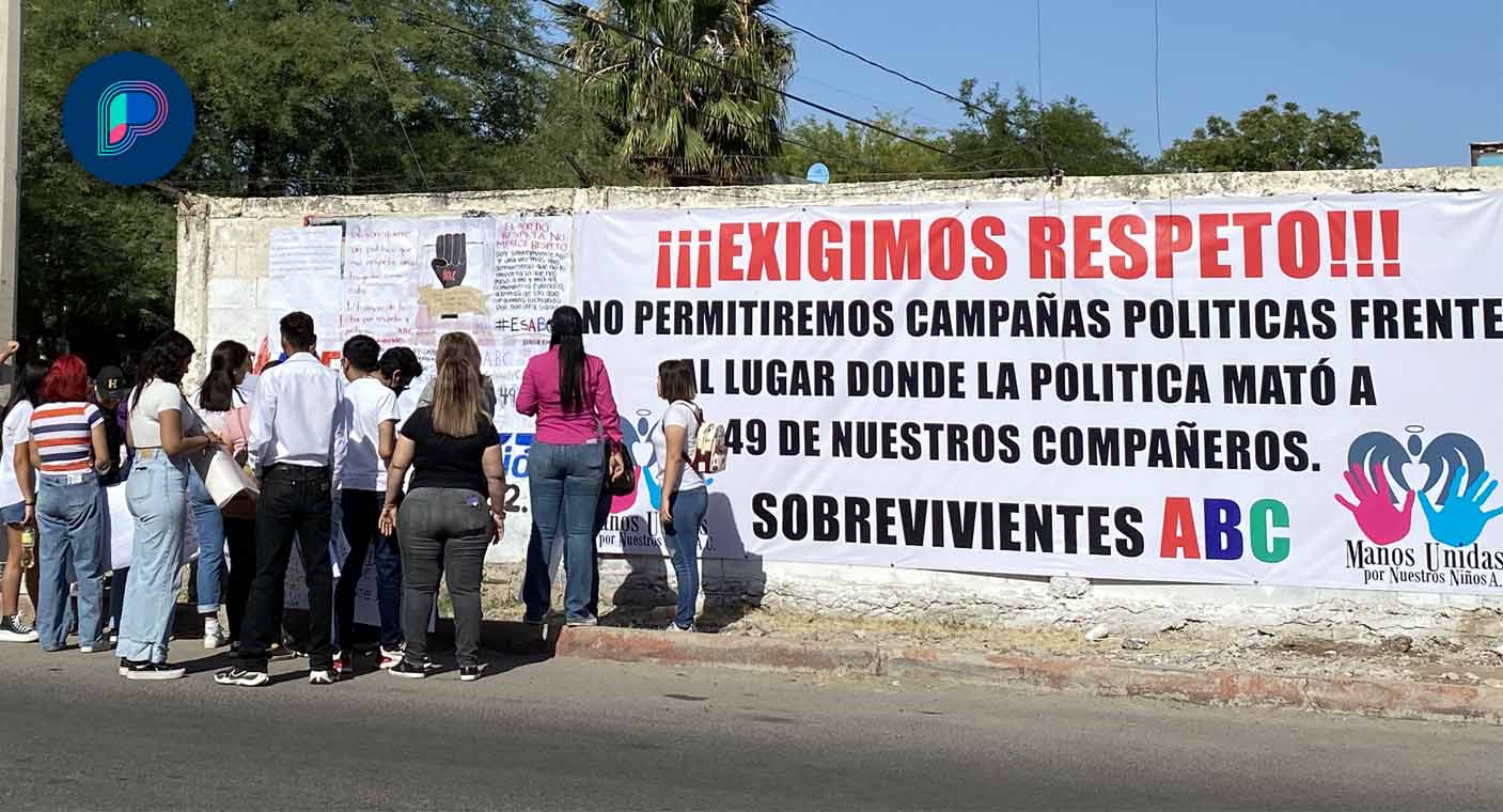 Padres y sobrevivientes de Guardería ABC se manifiestan contra propaganda política pintada frente a sus instalaciones