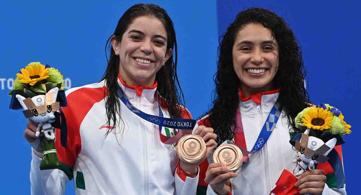 Clavadistas olímpicas de México contemplan vender su medalla de Tokio 2020 ante retiro de becas de Conade