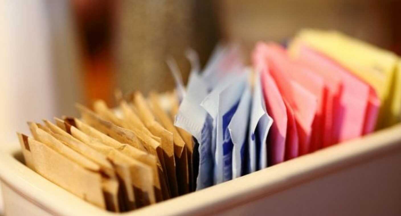 Alerta OMS que edulcorantes no ayudan a bajar de peso y pueden aumentar la mortalidad